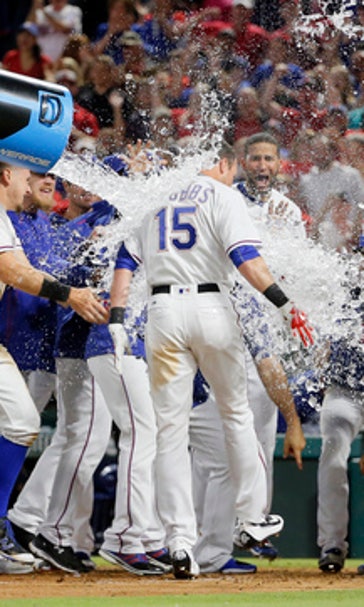 Stubbs' 10th-inning HR helps Rangers win after Jays rally